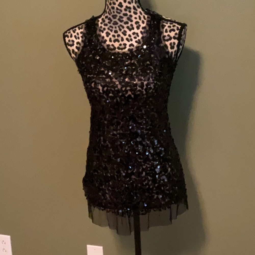 Set of shear tank tops